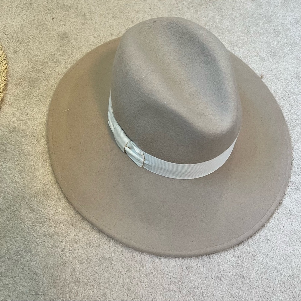 Club Monaco hat tan and cream NWT